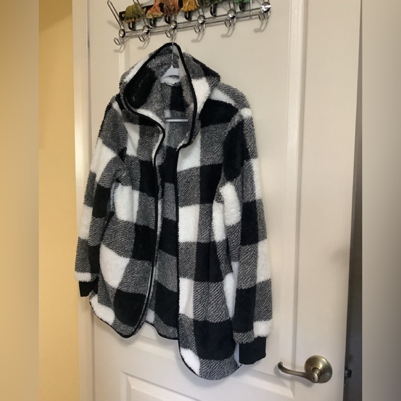 Fuzzy warm jacket black & white checkered size M by Knapp Studio great for Fall🌻 - Picture 1 of 12